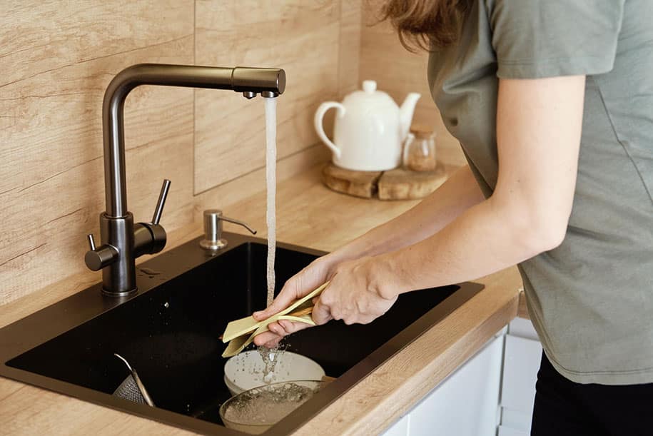 how to fix a leaky kitchen sink        
        <figure class=